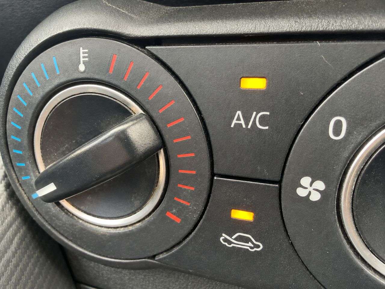 2015 MAZDA MAZDA2 2015 MAZDA MAZDA2