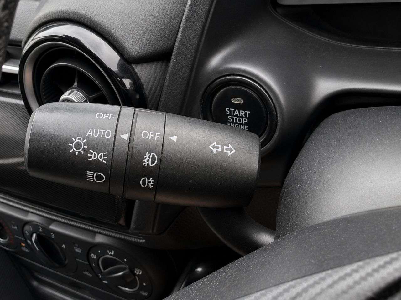 2015 MAZDA MAZDA2 2015 MAZDA MAZDA2