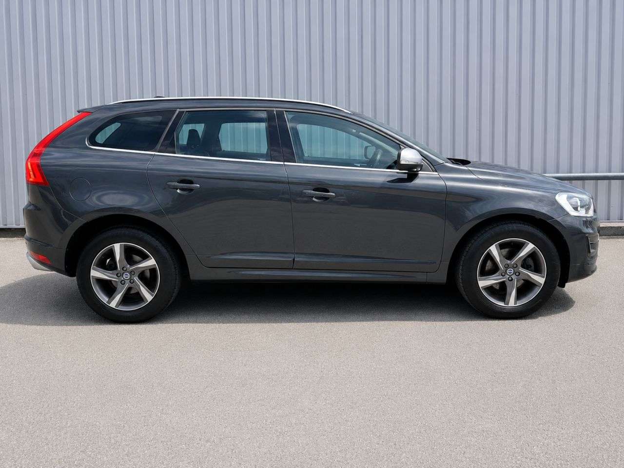 A 2015 VOLVO XC60 2.0 D4 R-Design Nav SUV 5dr Diesel Manual Euro 6 (s/s) (190 ps) 9 SERVICE S A 2015 VOLVO XC60 2.0 D4 R-Design Nav SUV 5dr Diesel Manual Euro 6 (s/s) (190 ps) 9 SERVICE S