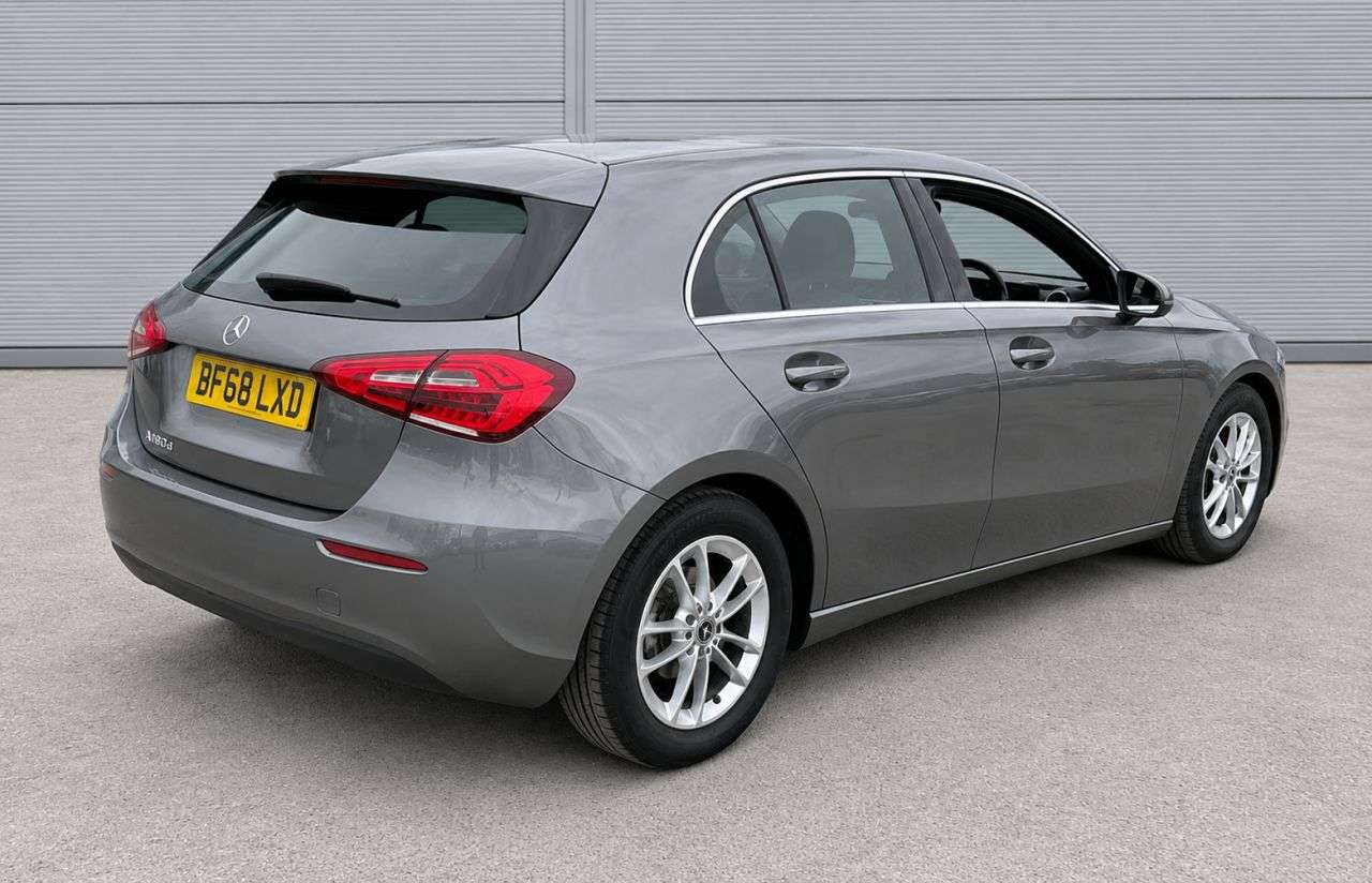A 2018 MERCEDES-BENZ A CLASS 1.5 A180d SE Hatchback 5dr Diesel 7G-DCT Euro 6 (s/s) (116 ps) FULL COLOUR A 2018 MERCEDES-BENZ A CLASS 1.5 A180d SE Hatchback 5dr Diesel 7G-DCT Euro 6 (s/s) (116 ps) FULL COLOUR