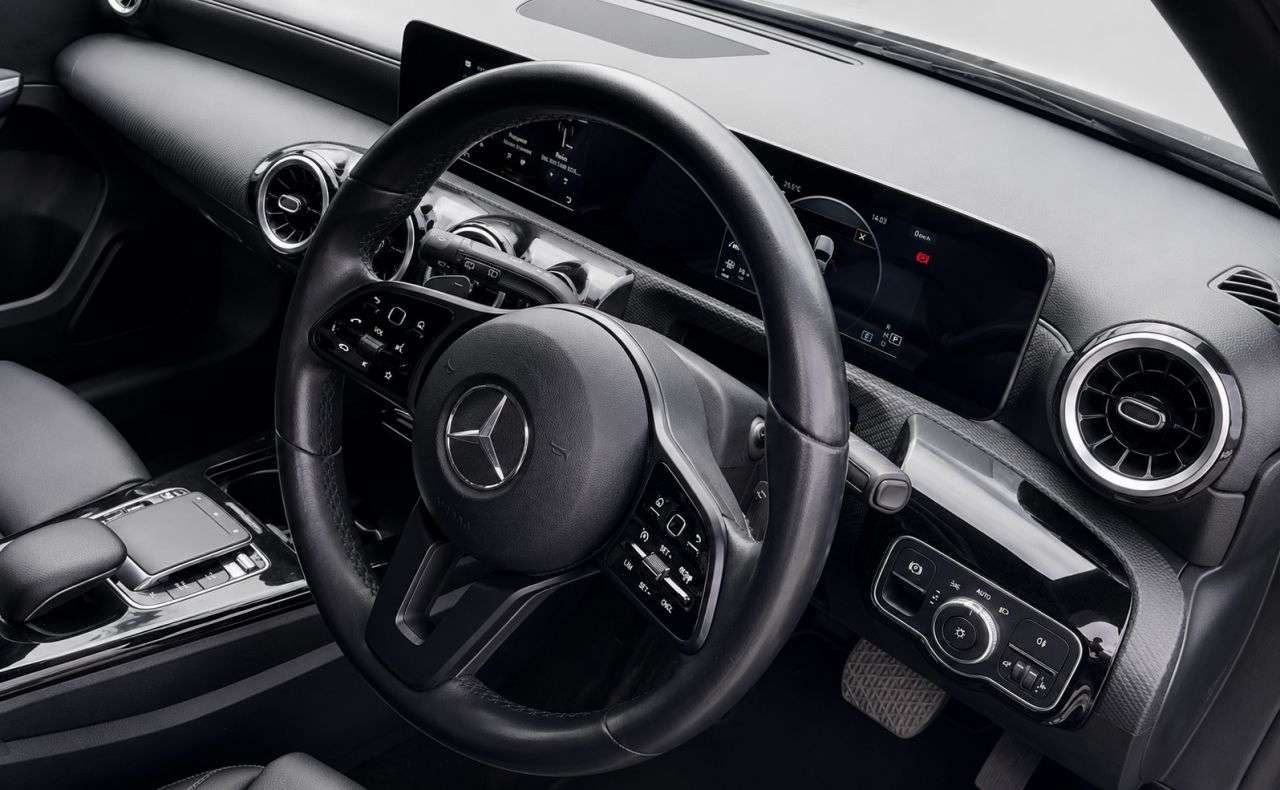A 2018 MERCEDES-BENZ A CLASS 1.5 A180d SE Hatchback 5dr Diesel 7G-DCT Euro 6 (s/s) (116 ps) FULL COLOUR A 2018 MERCEDES-BENZ A CLASS 1.5 A180d SE Hatchback 5dr Diesel 7G-DCT Euro 6 (s/s) (116 ps) FULL COLOUR