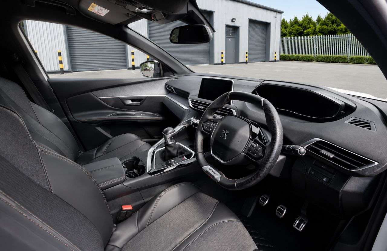 A 2018 PEUGEOT 5008 1.5 BlueHDi GT Line SUV 5dr Diesel Manual Euro 6 (s/s) (130 ps) A VERY DESI A 2018 PEUGEOT 5008 1.5 BlueHDi GT Line SUV 5dr Diesel Manual Euro 6 (s/s) (130 ps) A VERY DESI