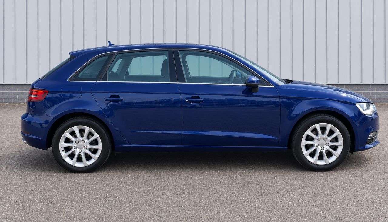 A 2014 AUDI A3 1.6 TDI SE Sportback 5dr Diesel Manual Euro 6 (s/s) (110 ps) A 2014 AUDI A3 1.6 TDI SE Sportback 5dr Diesel Manual Euro 6 (s/s) (110 ps)
