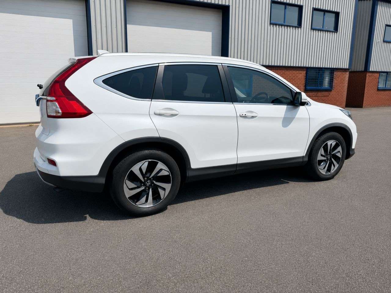 A 2015 HONDA CR-V 2.0 i-VTEC EX SUV 5dr Petrol Auto 4WD Euro 6 (155 ps) SATELLITE NAVIGATION A 2015 HONDA CR-V 2.0 i-VTEC EX SUV 5dr Petrol Auto 4WD Euro 6 (155 ps) SATELLITE NAVIGATION