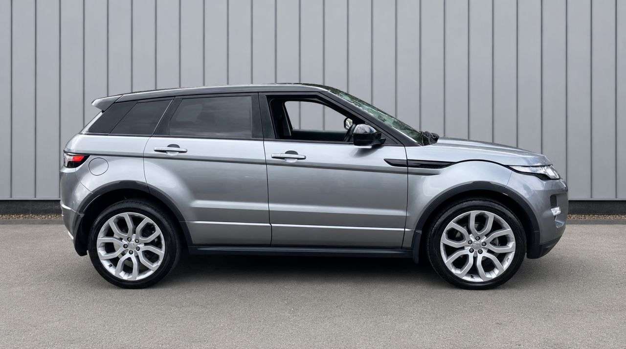 A 2014 LAND ROVER RANGE ROVER EVOQUE 2.2 SD4 Dynamic SUV 5dr Diesel Manual 4WD Euro 5 (s/s) (190 ps) CONTRAST BL A 2014 LAND ROVER RANGE ROVER EVOQUE 2.2 SD4 Dynamic SUV 5dr Diesel Manual 4WD Euro 5 (s/s) (190 ps) CONTRAST BL
