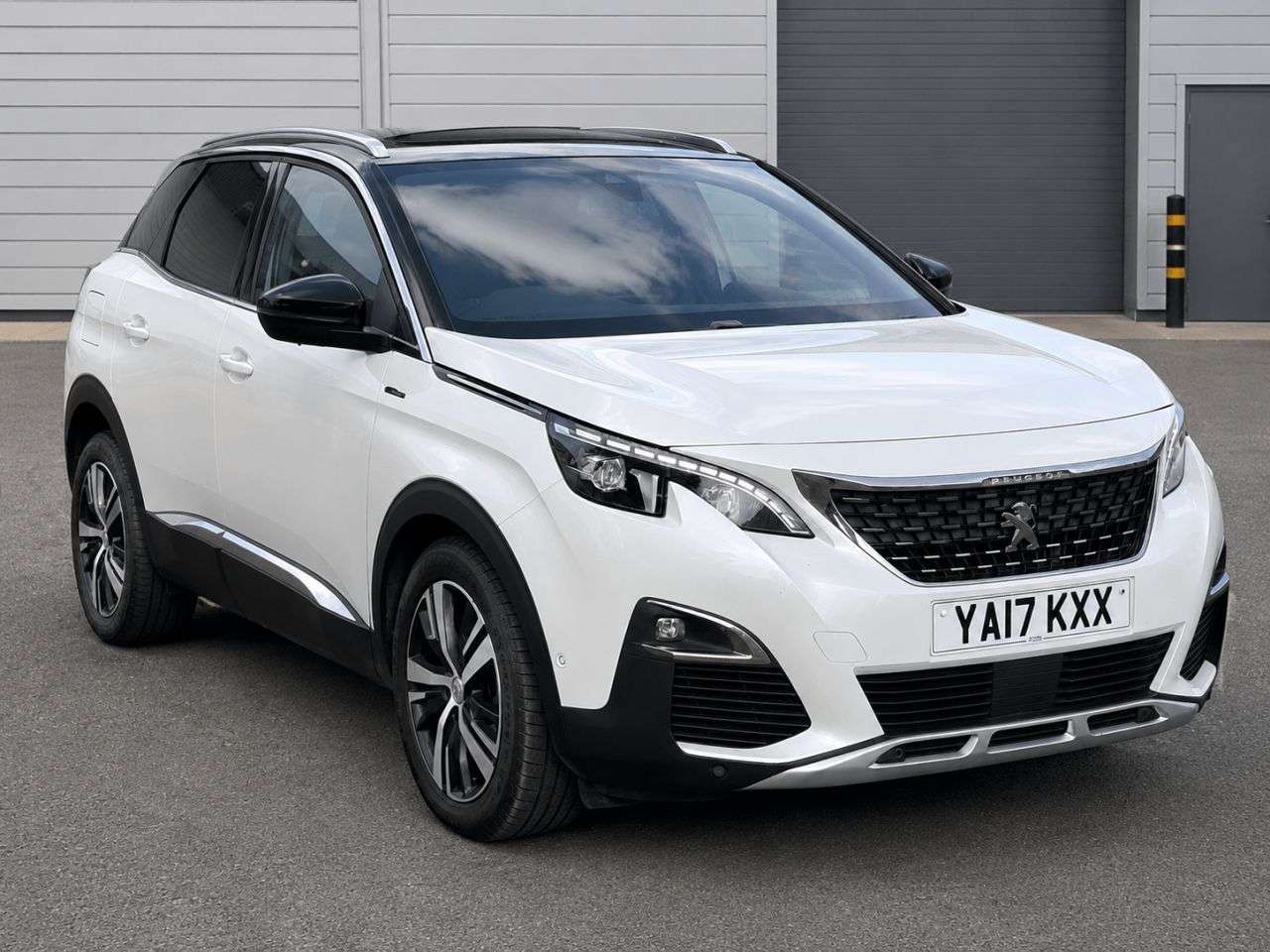 A 2017 PEUGEOT 3008 1.6 THP GT Line SUV 5dr Petrol EAT Euro 6 (s/s) (165 ps) APPLE CAR PLAY-FUL A 2017 PEUGEOT 3008 1.6 THP GT Line SUV 5dr Petrol EAT Euro 6 (s/s) (165 ps) APPLE CAR PLAY-FUL