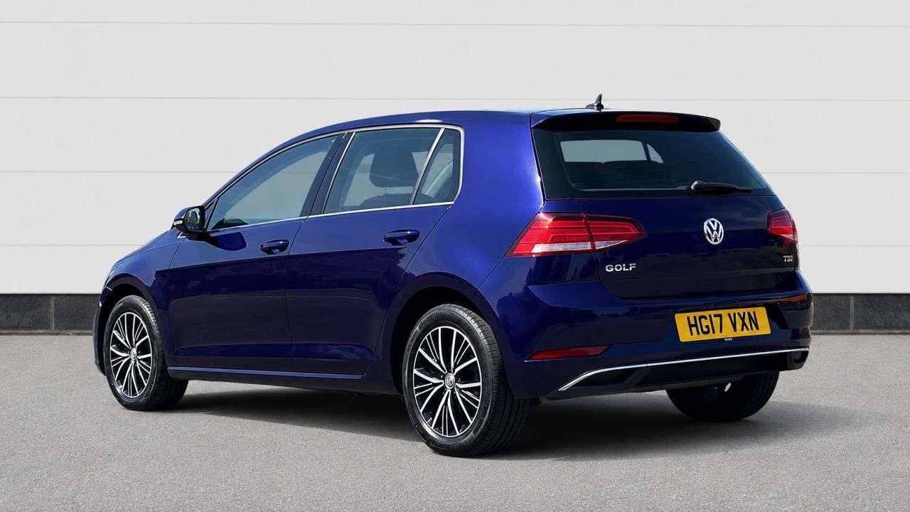 A 2017 VOLKSWAGEN GOLF 1.6 TDI SE Nav Hatchback 5dr Diesel DSG Euro 6 (s/s) (115 ps) 8" TOUCHSCREE A 2017 VOLKSWAGEN GOLF 1.6 TDI SE Nav Hatchback 5dr Diesel DSG Euro 6 (s/s) (115 ps) 8" TOUCHSCREE