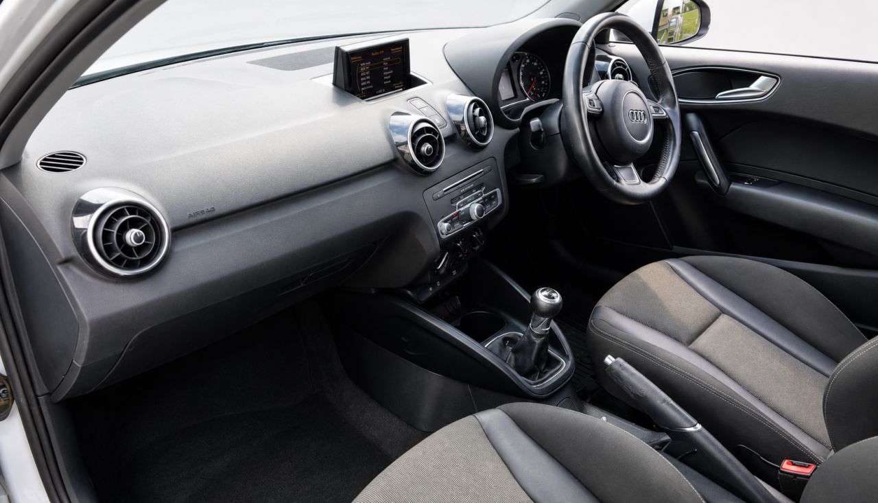 2016 AUDI A1 2016 AUDI A1