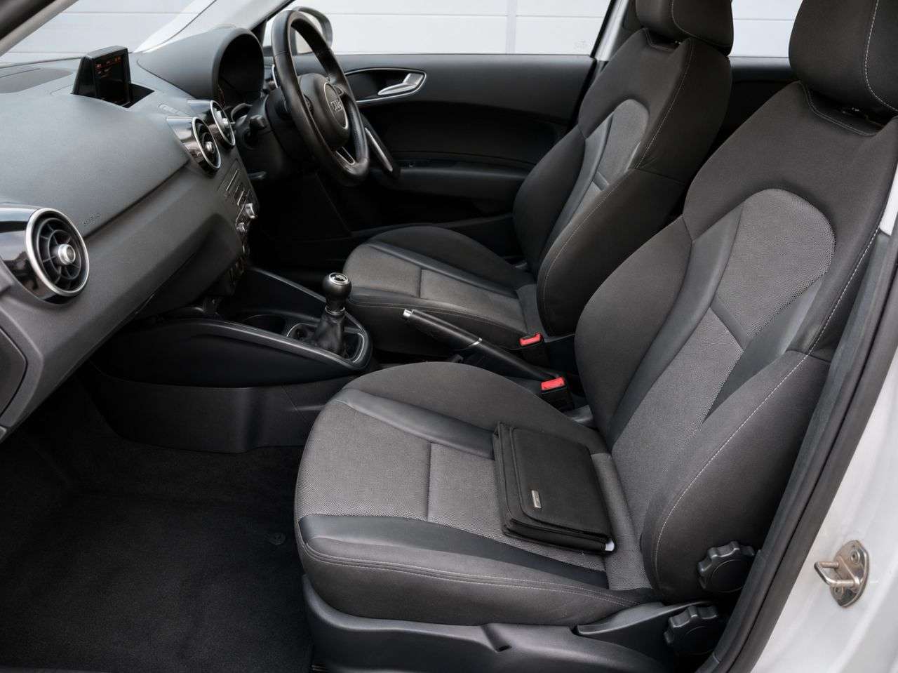2016 AUDI A1 2016 AUDI A1