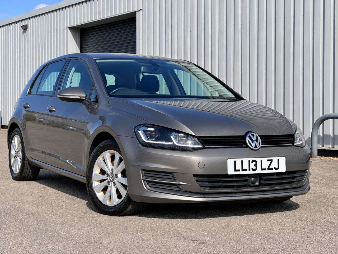 A 2013 VOLKSWAGEN GOLF 1.4 TSI BlueMotion Tech SE Hatchback 5dr Petrol Manual Euro 5 (s/s) (122 ps A 2013 VOLKSWAGEN GOLF 1.4 TSI BlueMotion Tech SE Hatchback 5dr Petrol Manual Euro 5 (s/s) (122 ps