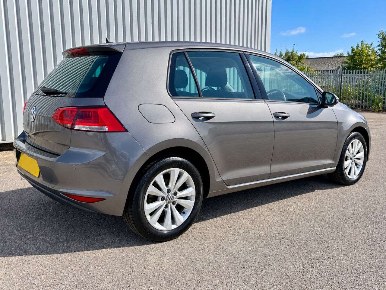 A 2013 VOLKSWAGEN GOLF 1.4 TSI BlueMotion Tech SE Hatchback 5dr Petrol Manual Euro 5 (s/s) (122 ps A 2013 VOLKSWAGEN GOLF 1.4 TSI BlueMotion Tech SE Hatchback 5dr Petrol Manual Euro 5 (s/s) (122 ps