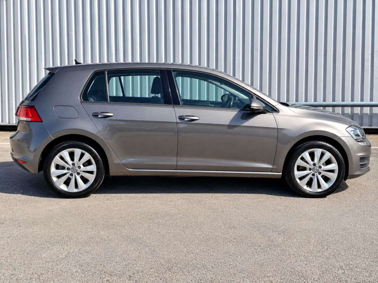 A 2013 VOLKSWAGEN GOLF 1.4 TSI BlueMotion Tech SE Hatchback 5dr Petrol Manual Euro 5 (s/s) (122 ps A 2013 VOLKSWAGEN GOLF 1.4 TSI BlueMotion Tech SE Hatchback 5dr Petrol Manual Euro 5 (s/s) (122 ps