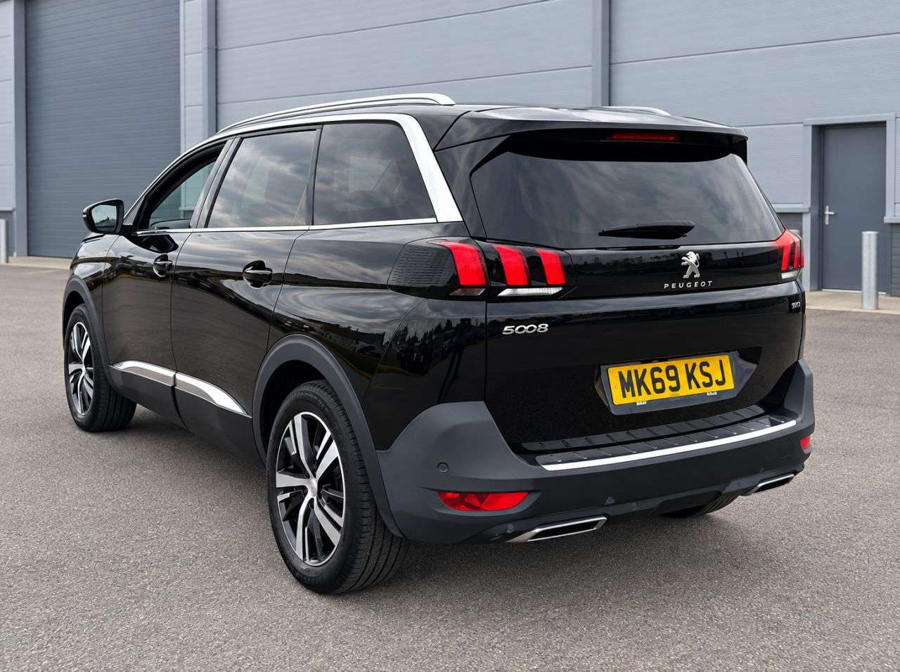 2019 PEUGEOT 5008 2019 PEUGEOT 5008