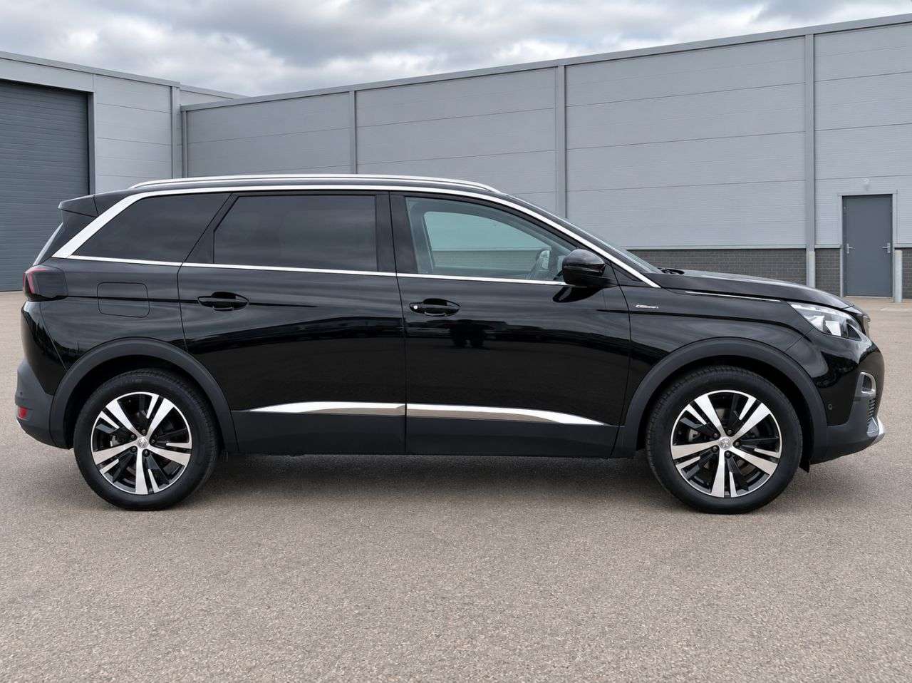2019 PEUGEOT 5008 2019 PEUGEOT 5008