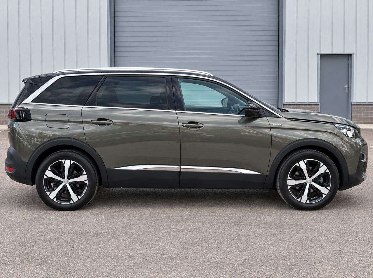 A 2019 PEUGEOT 5008 1.5 BlueHDi GT Line SUV 5dr Diesel Manual Euro 6 (s/s) (130 ps) 1 FORMER KE A 2019 PEUGEOT 5008 1.5 BlueHDi GT Line SUV 5dr Diesel Manual Euro 6 (s/s) (130 ps) 1 FORMER KE