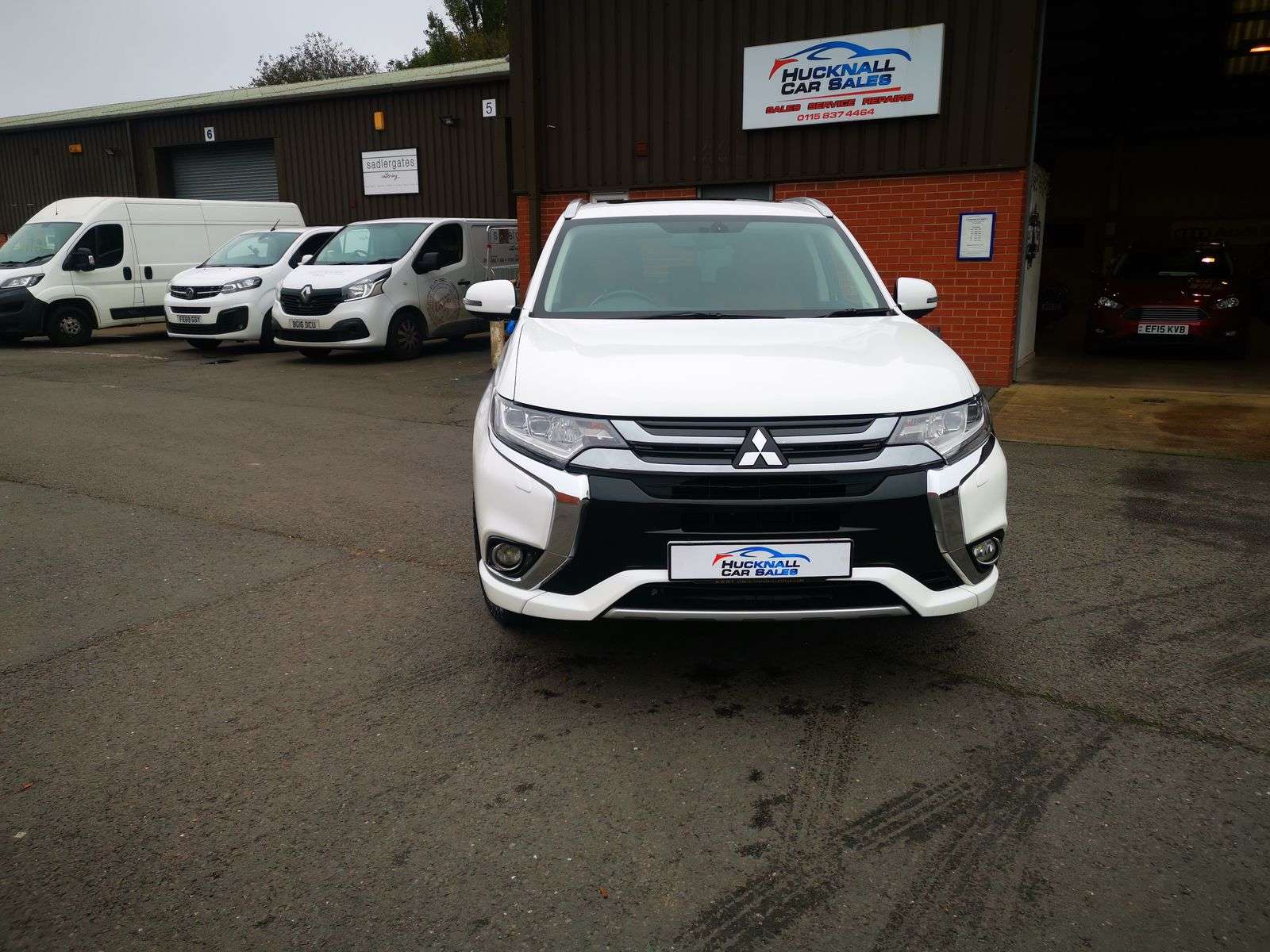 A 2016 MITSUBISHI OUTLANDER 2.0L PHEV GX 5H SUV 5dr Hybrid Semi Automatic Euro 6 (200 bhp) A 2016 MITSUBISHI OUTLANDER 2.0L PHEV GX 5H SUV 5dr Hybrid Semi Automatic Euro 6 (200 bhp)