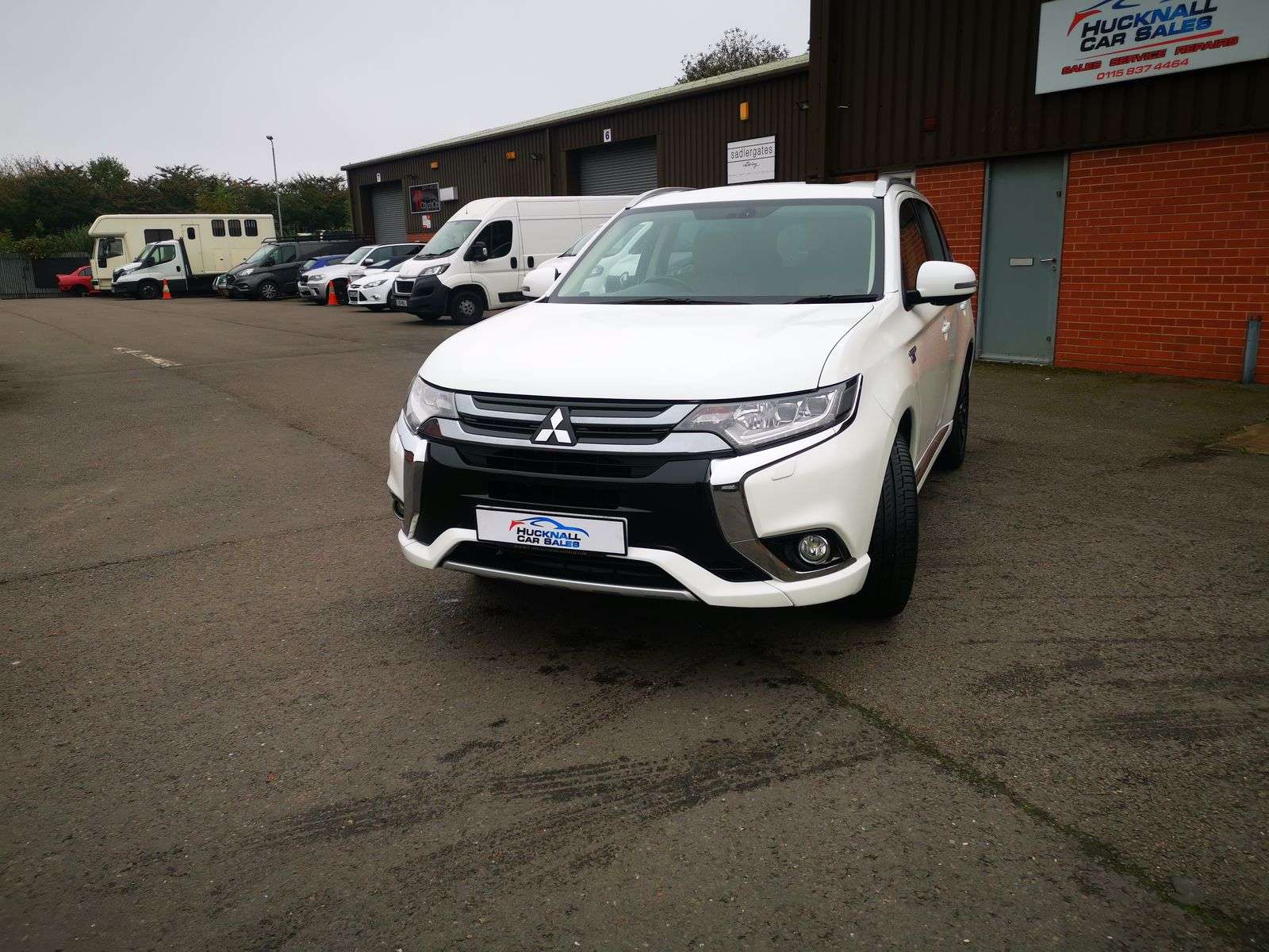 A 2016 MITSUBISHI OUTLANDER 2.0L PHEV GX 5H SUV 5dr Hybrid Semi Automatic Euro 6 (200 bhp) A 2016 MITSUBISHI OUTLANDER 2.0L PHEV GX 5H SUV 5dr Hybrid Semi Automatic Euro 6 (200 bhp)