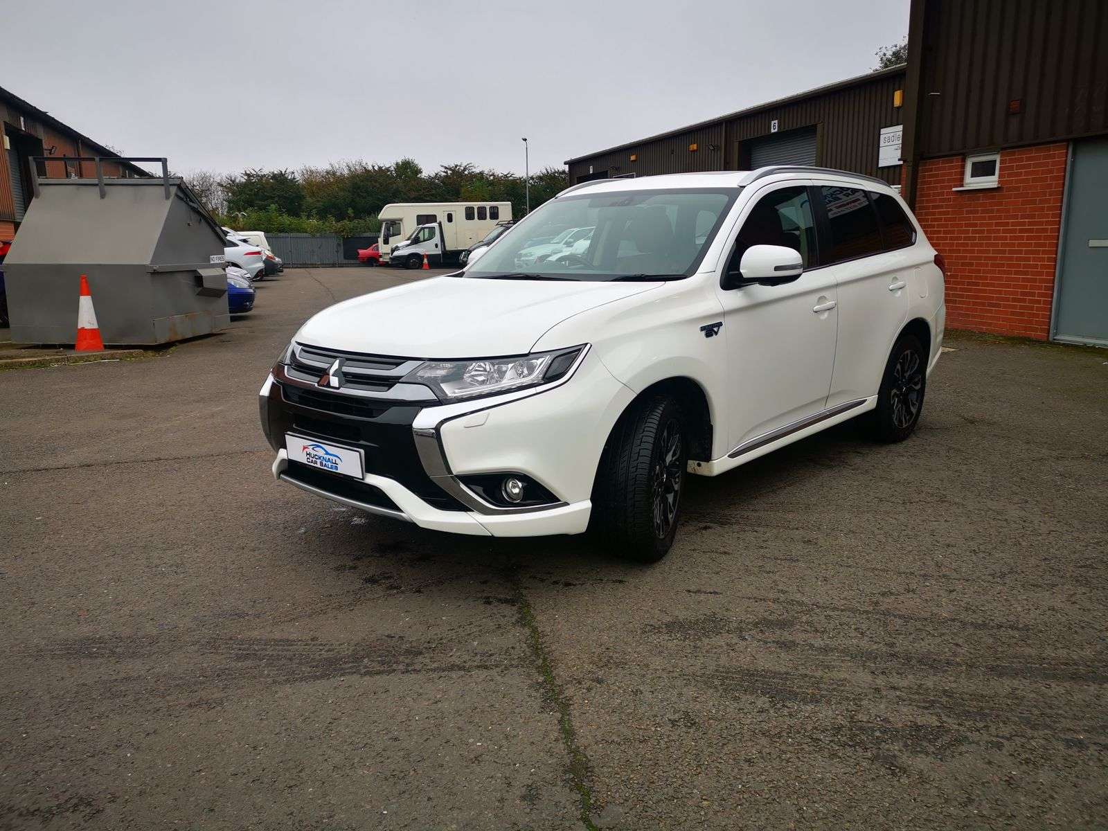 A 2016 MITSUBISHI OUTLANDER 2.0L PHEV GX 5H SUV 5dr Hybrid Semi Automatic Euro 6 (200 bhp) A 2016 MITSUBISHI OUTLANDER 2.0L PHEV GX 5H SUV 5dr Hybrid Semi Automatic Euro 6 (200 bhp)