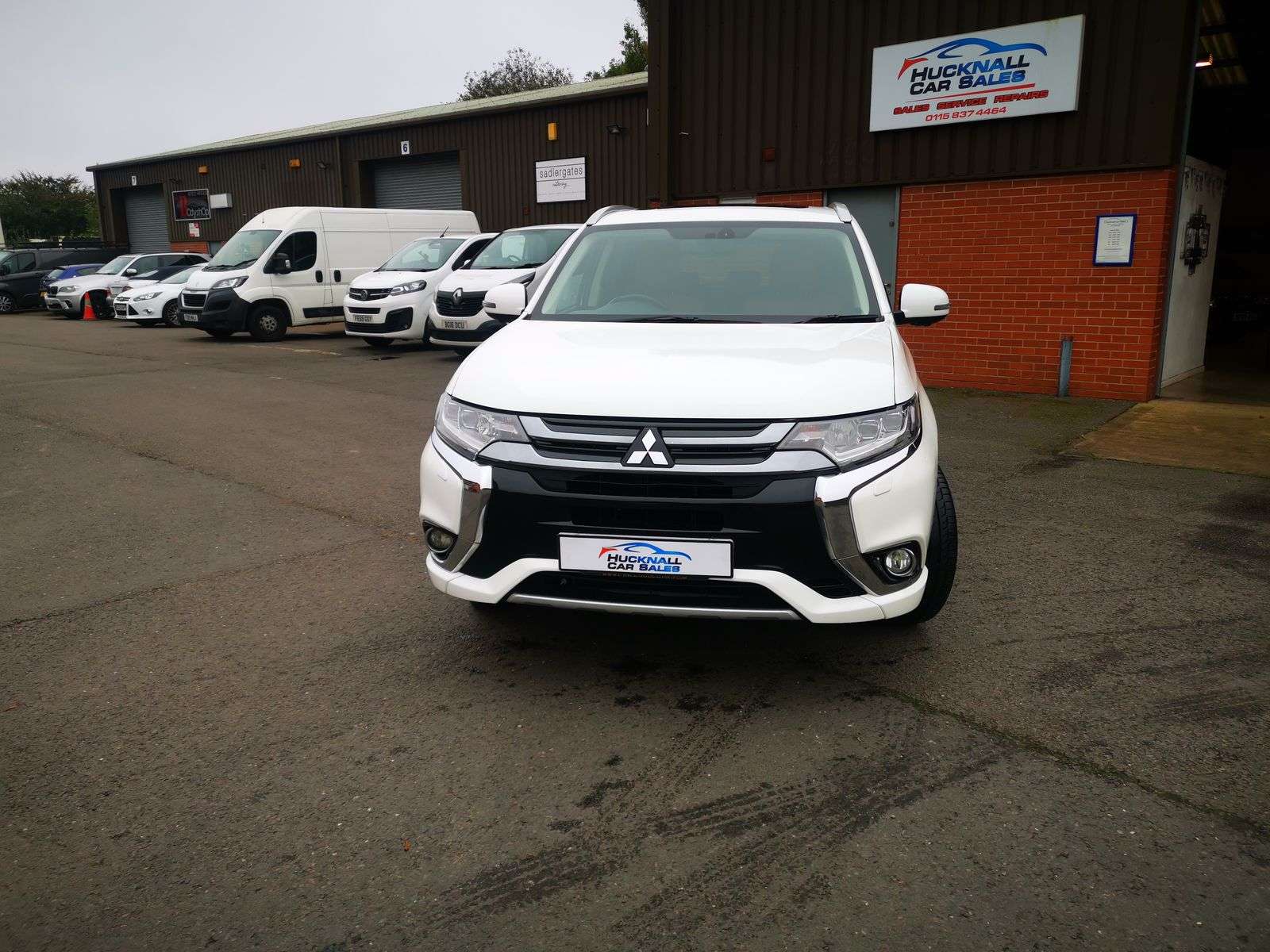 A 2016 MITSUBISHI OUTLANDER 2.0L PHEV GX 5H SUV 5dr Hybrid Semi Automatic Euro 6 (200 bhp) A 2016 MITSUBISHI OUTLANDER 2.0L PHEV GX 5H SUV 5dr Hybrid Semi Automatic Euro 6 (200 bhp)