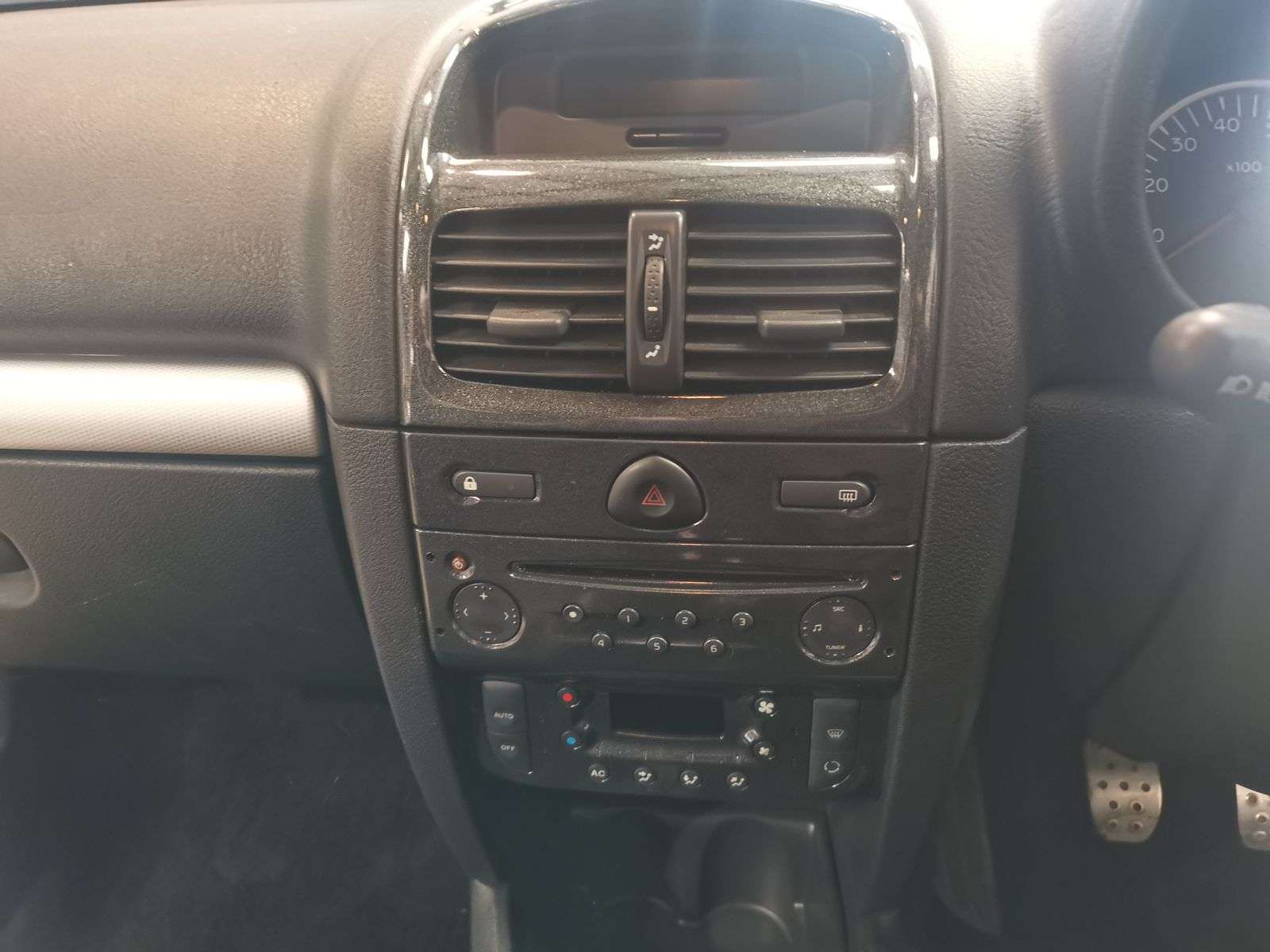 2003 RENAULT CLIO 2003 RENAULT CLIO