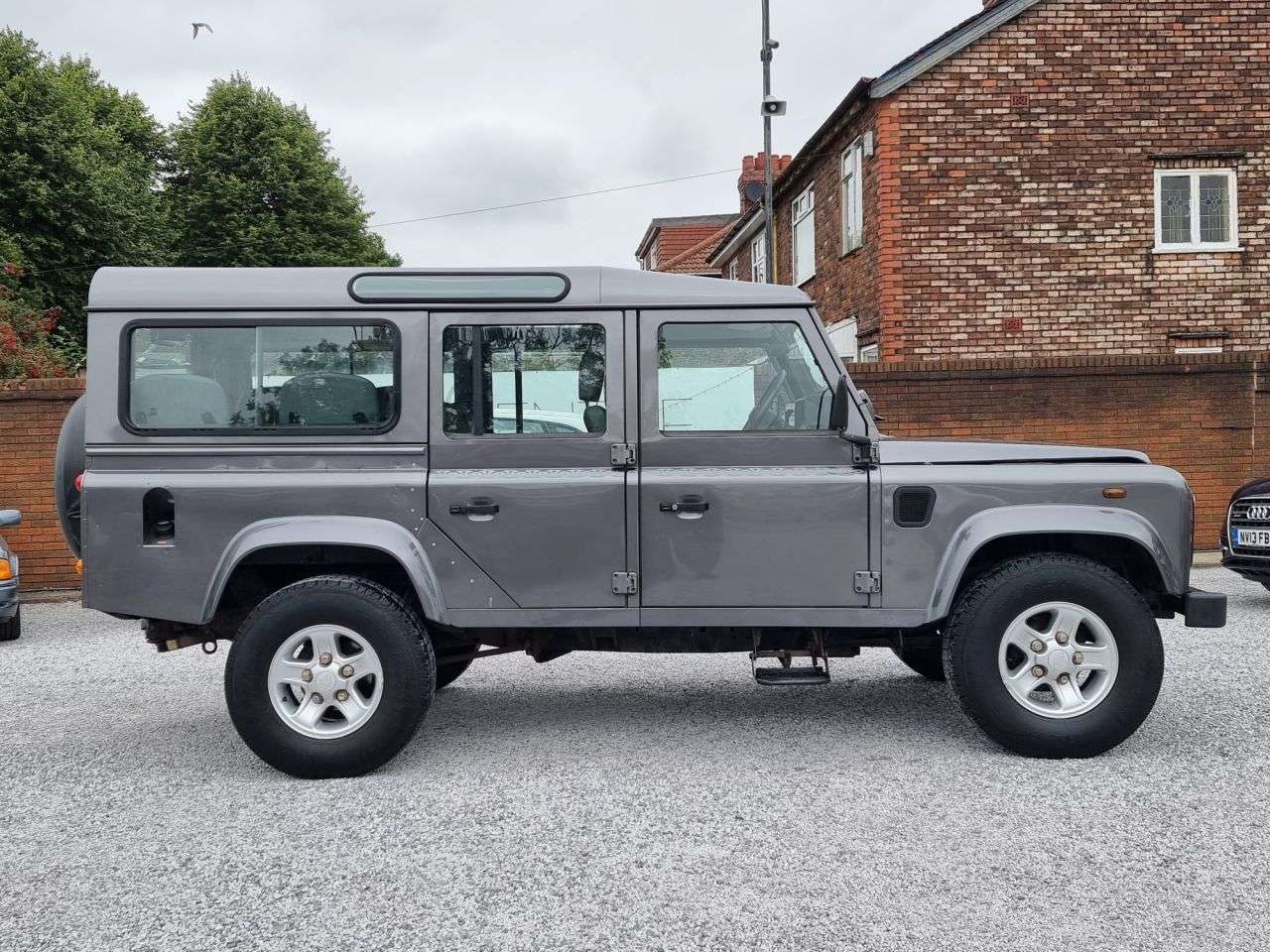 A 2005 LAND ROVER DEFENDER 110 TD5 COUNTY STATION WAGON A 2005 LAND ROVER DEFENDER 110 TD5 COUNTY STATION WAGON