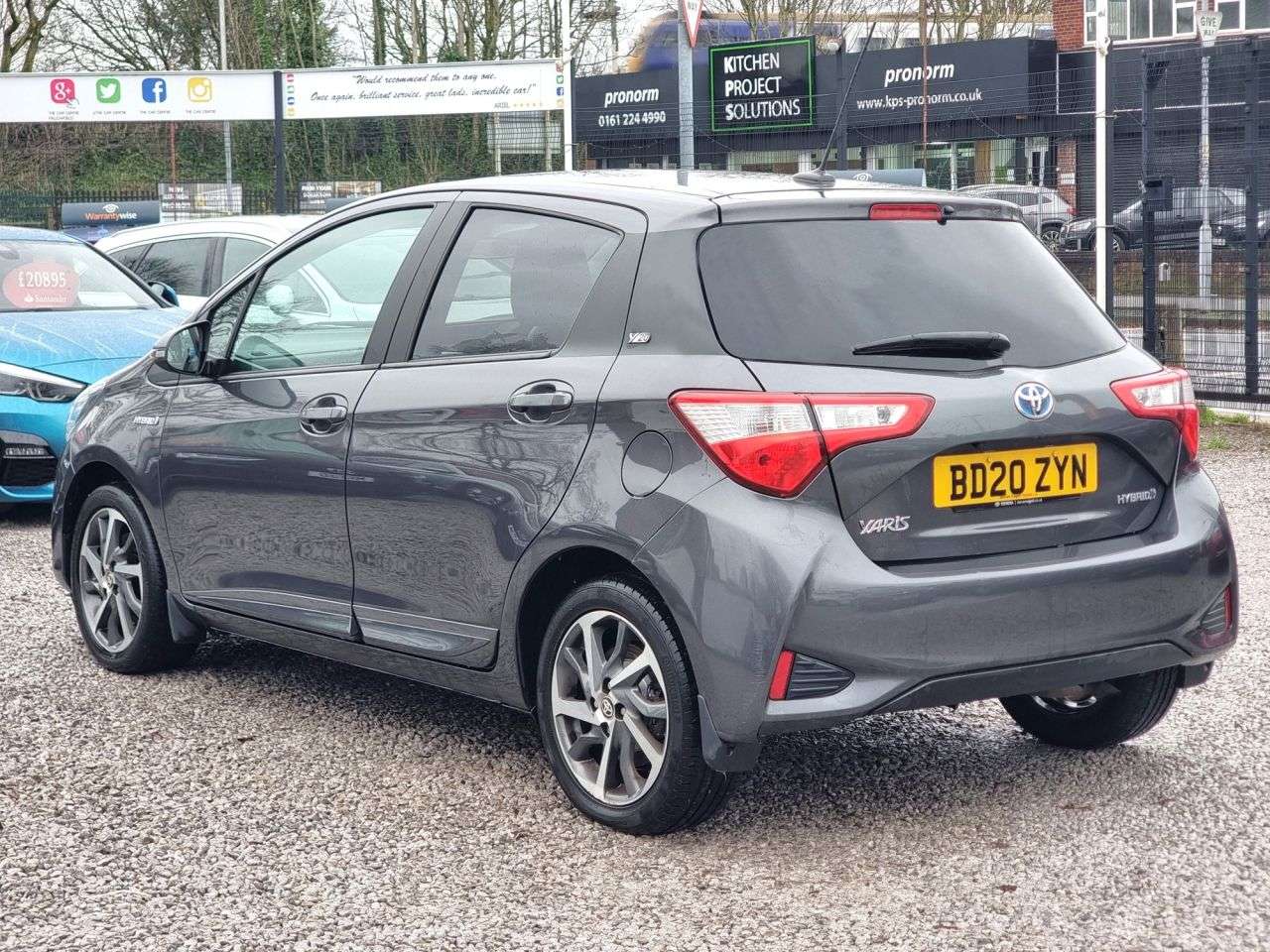 A 2020 TOYOTA YARIS 1.5 VVT-h Y20 Bi-tone Hatchback 5dr Petrol Hybrid E-CVT Euro 6 (s/s) (100 p A 2020 TOYOTA YARIS 1.5 VVT-h Y20 Bi-tone Hatchback 5dr Petrol Hybrid E-CVT Euro 6 (s/s) (100 p