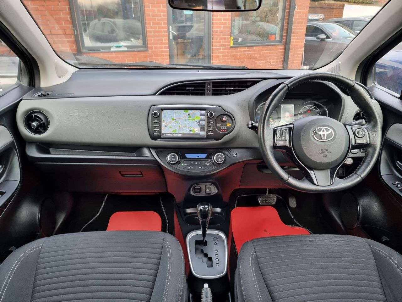 A 2020 TOYOTA YARIS 1.5 VVT-h Y20 Bi-tone Hatchback 5dr Petrol Hybrid E-CVT Euro 6 (s/s) (100 p A 2020 TOYOTA YARIS 1.5 VVT-h Y20 Bi-tone Hatchback 5dr Petrol Hybrid E-CVT Euro 6 (s/s) (100 p