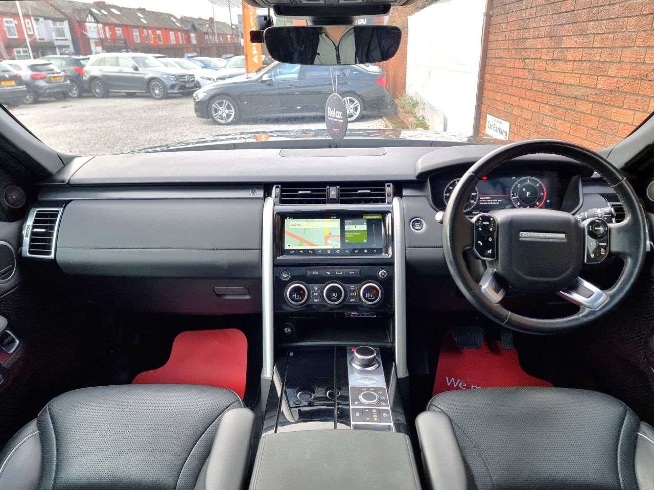 A 2018 LAND ROVER DISCOVERY 2.0 SD4 HSE SUV 5dr Diesel Auto 4WD Euro 6 (s/s) (240 ps) A 2018 LAND ROVER DISCOVERY 2.0 SD4 HSE SUV 5dr Diesel Auto 4WD Euro 6 (s/s) (240 ps)