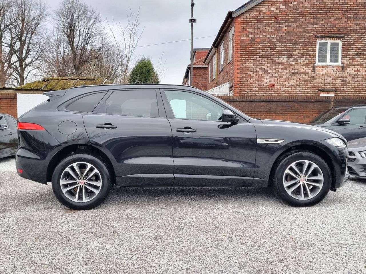 A 2017 JAGUAR F-PACE 2.0 D180 R-Sport SUV 5dr Diesel Auto AWD Euro 6 (s/s) (180 ps) A 2017 JAGUAR F-PACE 2.0 D180 R-Sport SUV 5dr Diesel Auto AWD Euro 6 (s/s) (180 ps)