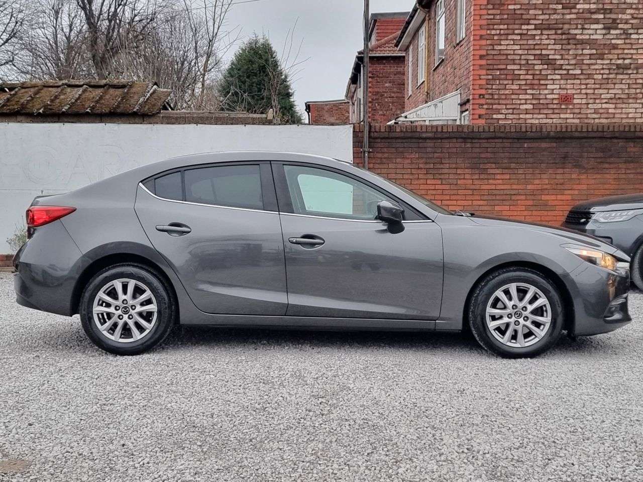 A 2018 MAZDA MAZDA3 2.0 SKYACTIV-G SE-L Nav Fastback 4dr Petrol Manual Euro 6 (s/s) (121 ps) A 2018 MAZDA MAZDA3 2.0 SKYACTIV-G SE-L Nav Fastback 4dr Petrol Manual Euro 6 (s/s) (121 ps)