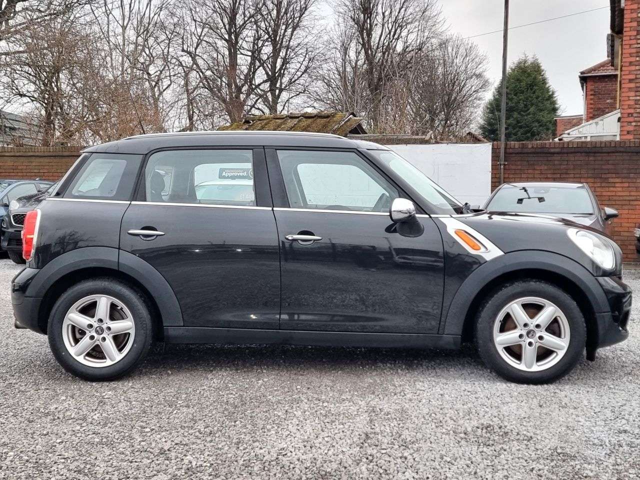 A 2013 MINI COUNTRYMAN 1.6 Cooper SUV 5dr Petrol Manual Euro 6 (s/s) (122 ps) A 2013 MINI COUNTRYMAN 1.6 Cooper SUV 5dr Petrol Manual Euro 6 (s/s) (122 ps)