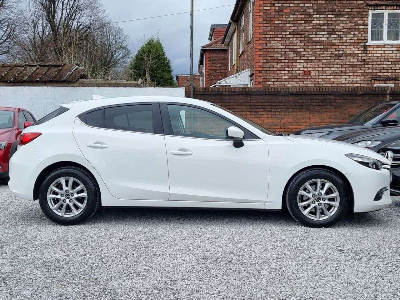 A 2018 MAZDA MAZDA3 2.0 SKYACTIV-G SE-L Nav Hatchback 5dr Petrol Manual Euro 6 (s/s) (121 ps) A 2018 MAZDA MAZDA3 2.0 SKYACTIV-G SE-L Nav Hatchback 5dr Petrol Manual Euro 6 (s/s) (121 ps)
