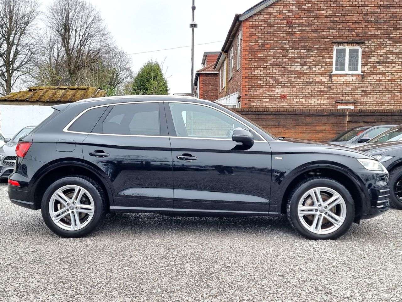A 2018 AUDI Q5 2.0 TDI S line SUV 5dr Diesel S Tronic quattro Euro 6 (s/s) (190 ps) A 2018 AUDI Q5 2.0 TDI S line SUV 5dr Diesel S Tronic quattro Euro 6 (s/s) (190 ps)