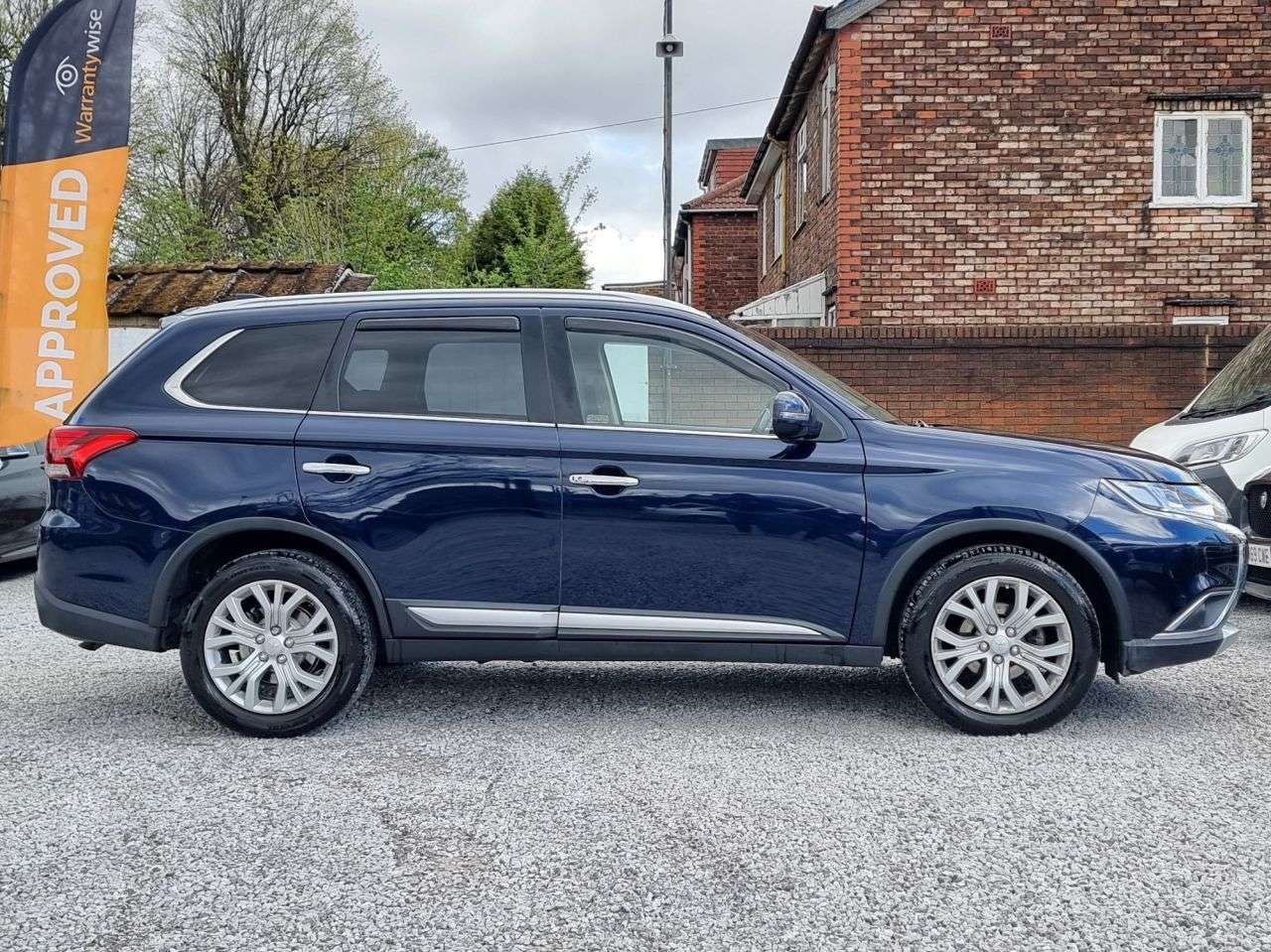 A 2018 MITSUBISHI OUTLANDER 2.2 DI-D 4 SUV 5dr Diesel Manual 4WD Euro 6 (s/s) (147 ps) A 2018 MITSUBISHI OUTLANDER 2.2 DI-D 4 SUV 5dr Diesel Manual 4WD Euro 6 (s/s) (147 ps)