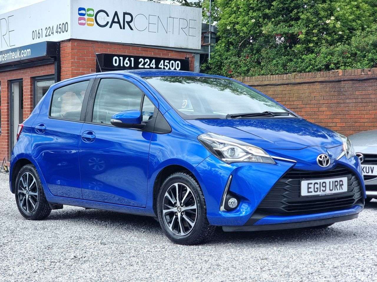A 2019 TOYOTA YARIS 1.5 VVT-i Icon Tech Hatchback 5dr Petrol Manual Euro 6 (111 ps) A 2019 TOYOTA YARIS 1.5 VVT-i Icon Tech Hatchback 5dr Petrol Manual Euro 6 (111 ps)