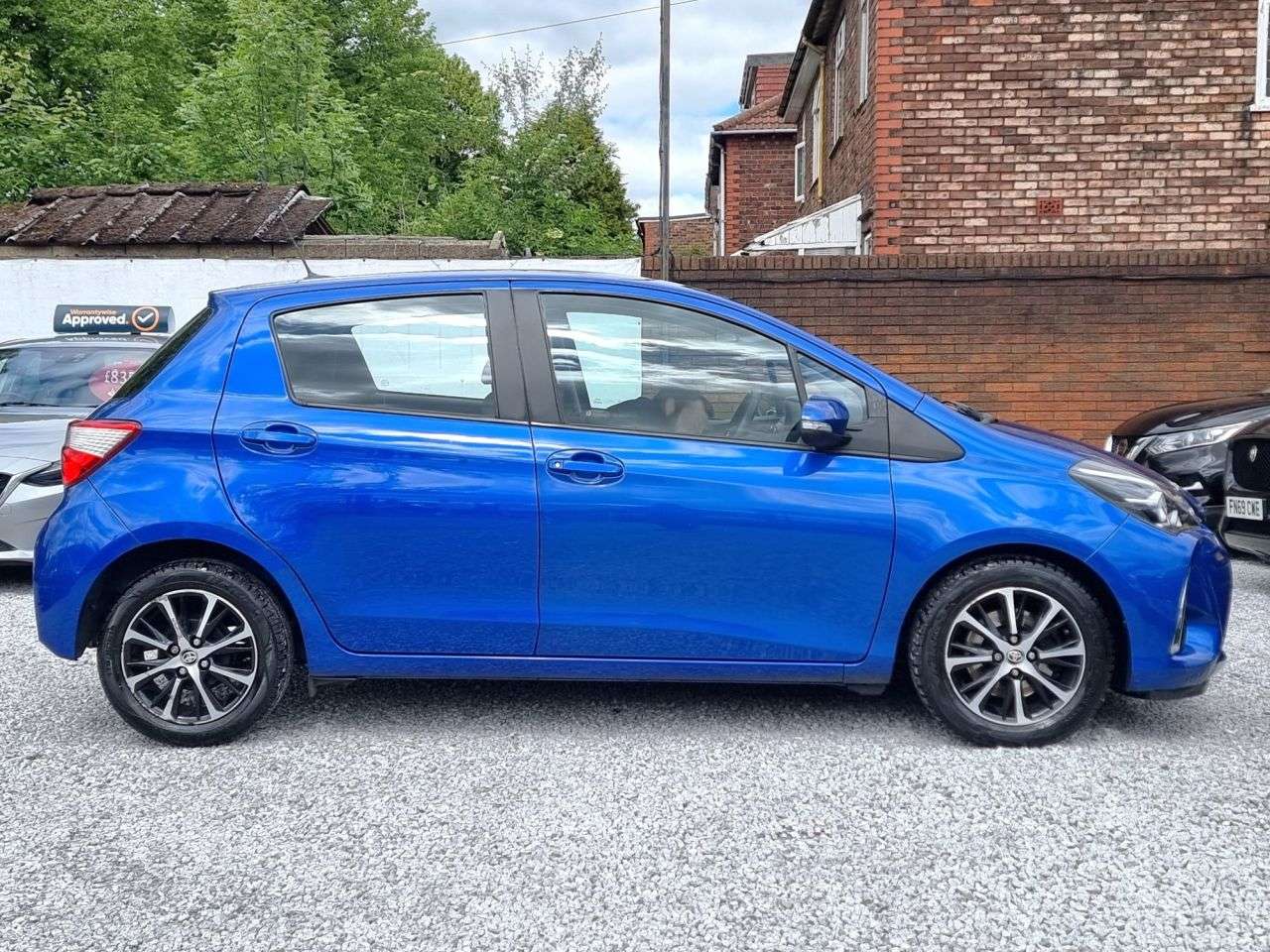 A 2019 TOYOTA YARIS 1.5 VVT-i Icon Tech Hatchback 5dr Petrol Manual Euro 6 (111 ps) A 2019 TOYOTA YARIS 1.5 VVT-i Icon Tech Hatchback 5dr Petrol Manual Euro 6 (111 ps)