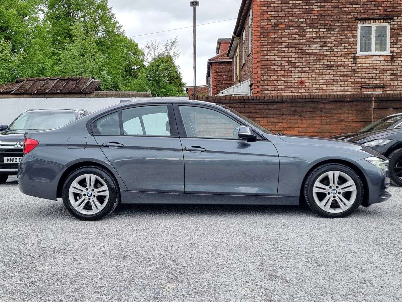 A 2019 BMW 3 SERIES 1.5 318i Sport Saloon 4dr Petrol Manual Euro 6 (s/s) (136 ps) A 2019 BMW 3 SERIES 1.5 318i Sport Saloon 4dr Petrol Manual Euro 6 (s/s) (136 ps)