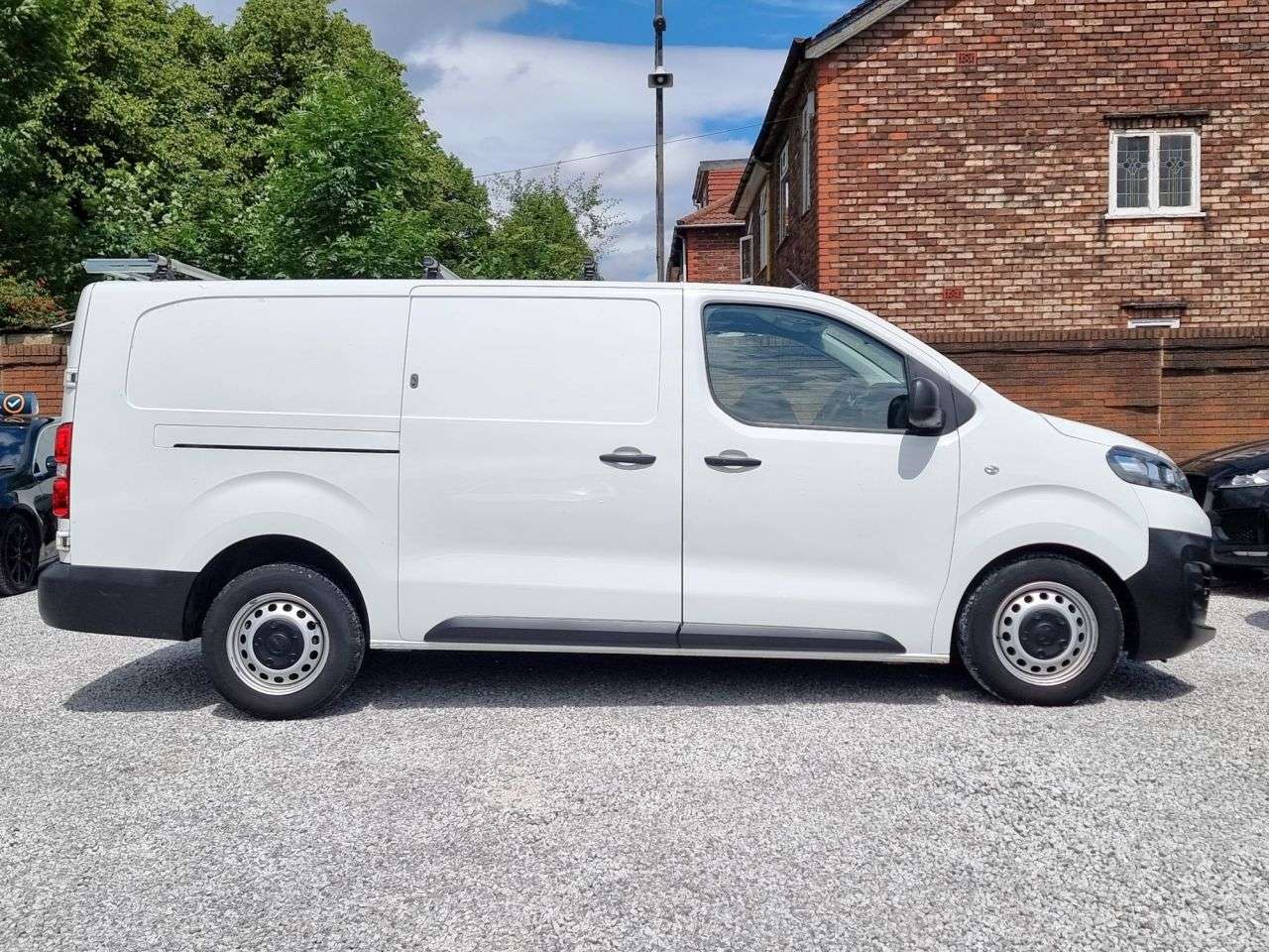 A 2022 VAUXHALL VIVARO 1.5 Turbo D 2900 Dynamic Panel Van 6dr Diesel Manual L2 H1 Euro 6 (s/s) (10 A 2022 VAUXHALL VIVARO 1.5 Turbo D 2900 Dynamic Panel Van 6dr Diesel Manual L2 H1 Euro 6 (s/s) (10