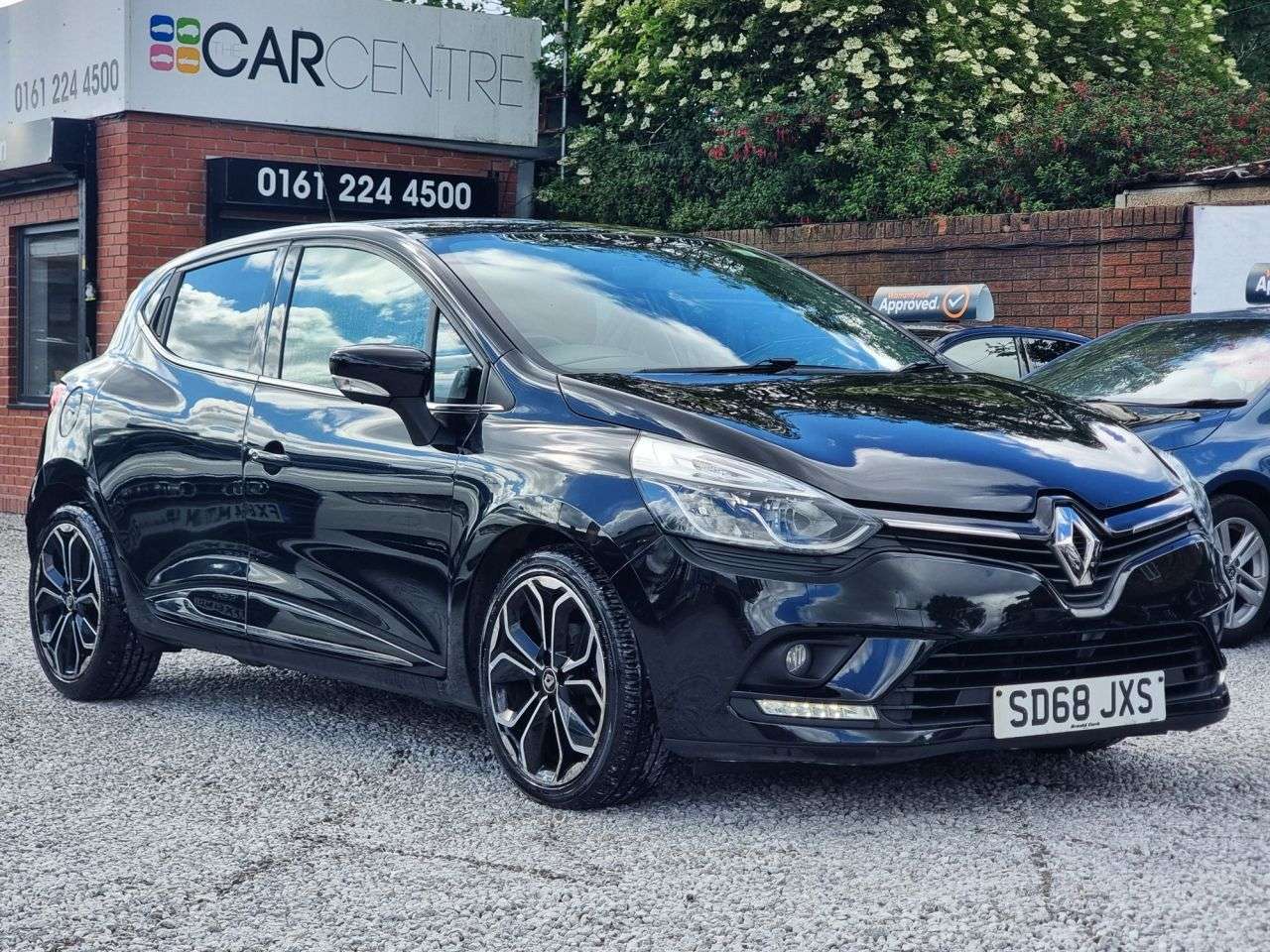 A 2018 RENAULT CLIO 0.9 TCe Iconic Hatchback 5dr Petrol Manual Euro 6 (s/s) (75 ps) A 2018 RENAULT CLIO 0.9 TCe Iconic Hatchback 5dr Petrol Manual Euro 6 (s/s) (75 ps)