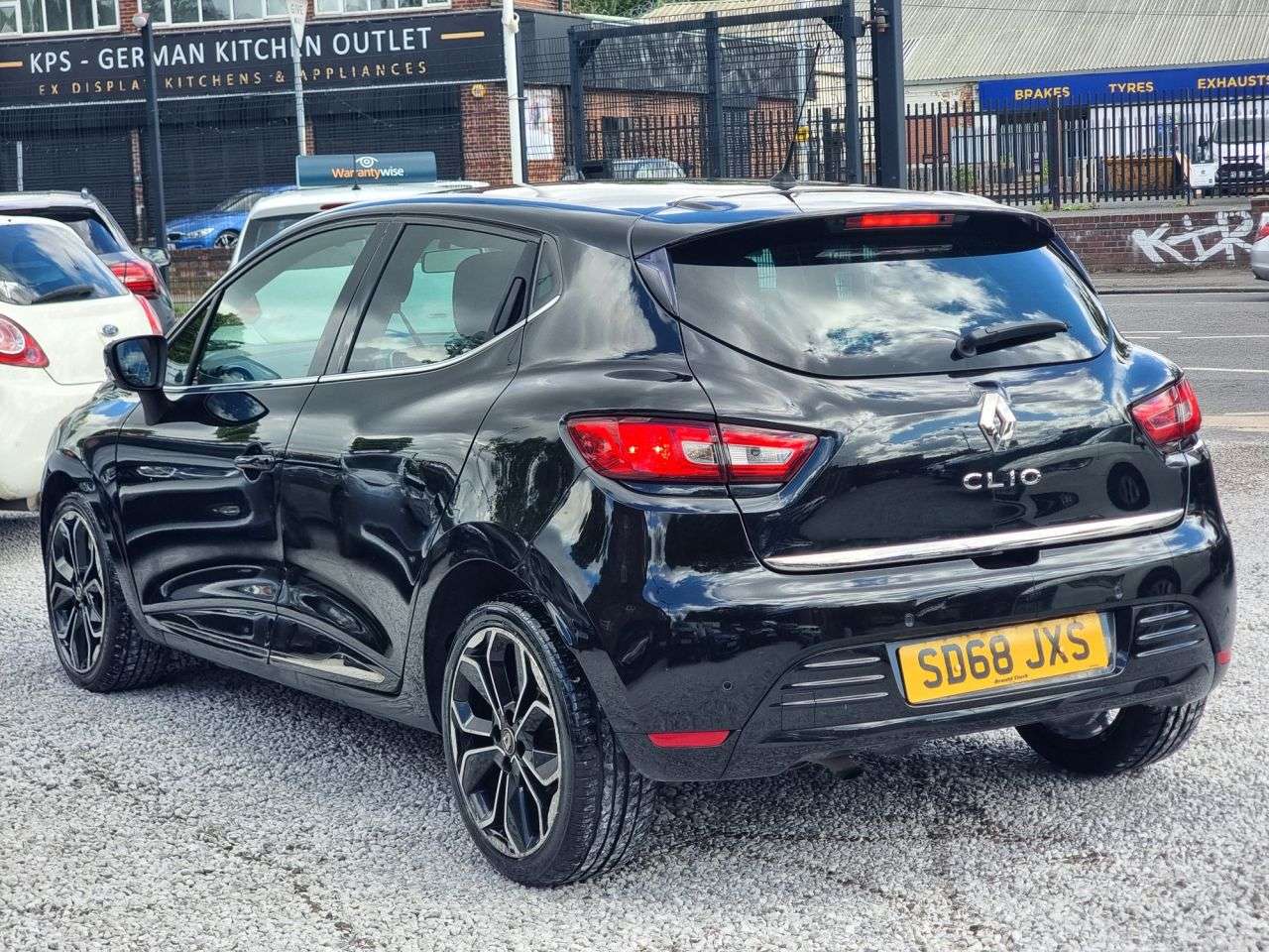A 2018 RENAULT CLIO 0.9 TCe Iconic Hatchback 5dr Petrol Manual Euro 6 (s/s) (75 ps) A 2018 RENAULT CLIO 0.9 TCe Iconic Hatchback 5dr Petrol Manual Euro 6 (s/s) (75 ps)