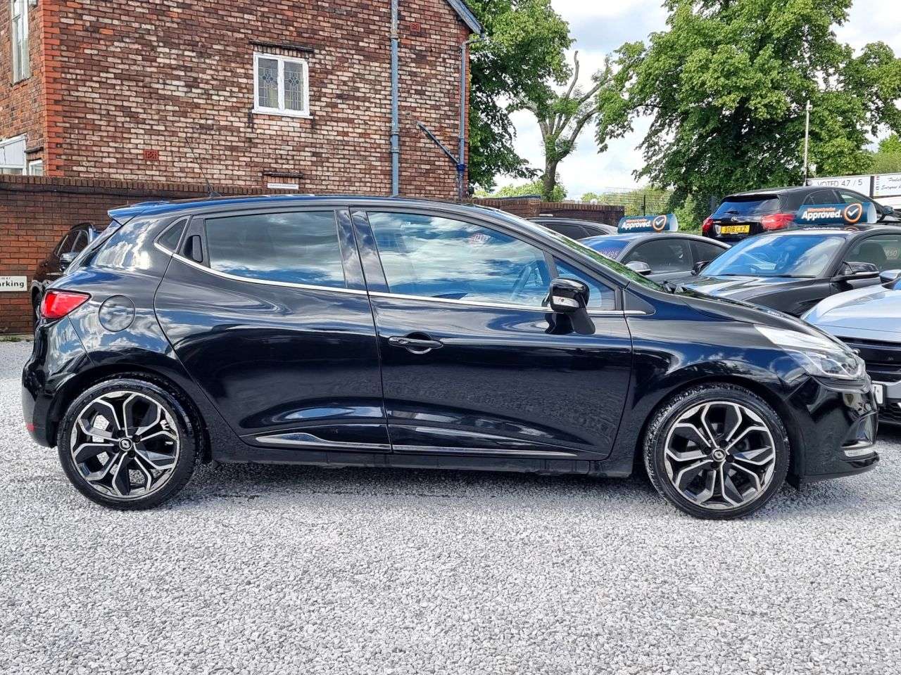 A 2018 RENAULT CLIO 0.9 TCe Iconic Hatchback 5dr Petrol Manual Euro 6 (s/s) (75 ps) A 2018 RENAULT CLIO 0.9 TCe Iconic Hatchback 5dr Petrol Manual Euro 6 (s/s) (75 ps)