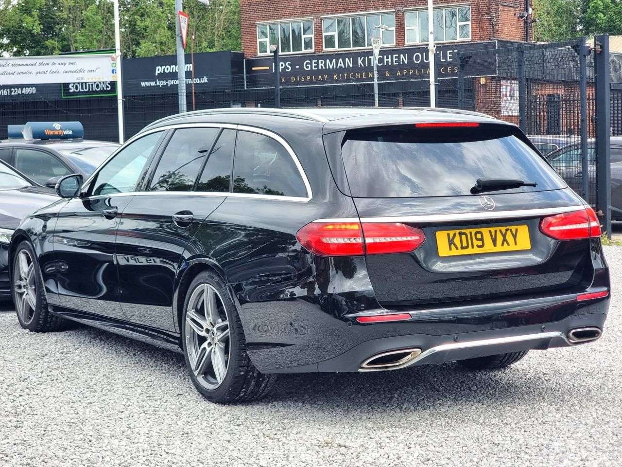 A 2019 MERCEDES-BENZ E-CLASS 2.0 E200 AMG Line Estate 5dr Petrol G-Tronic+ Euro 6 (s/s) (184 ps) A 2019 MERCEDES-BENZ E-CLASS 2.0 E200 AMG Line Estate 5dr Petrol G-Tronic+ Euro 6 (s/s) (184 ps)