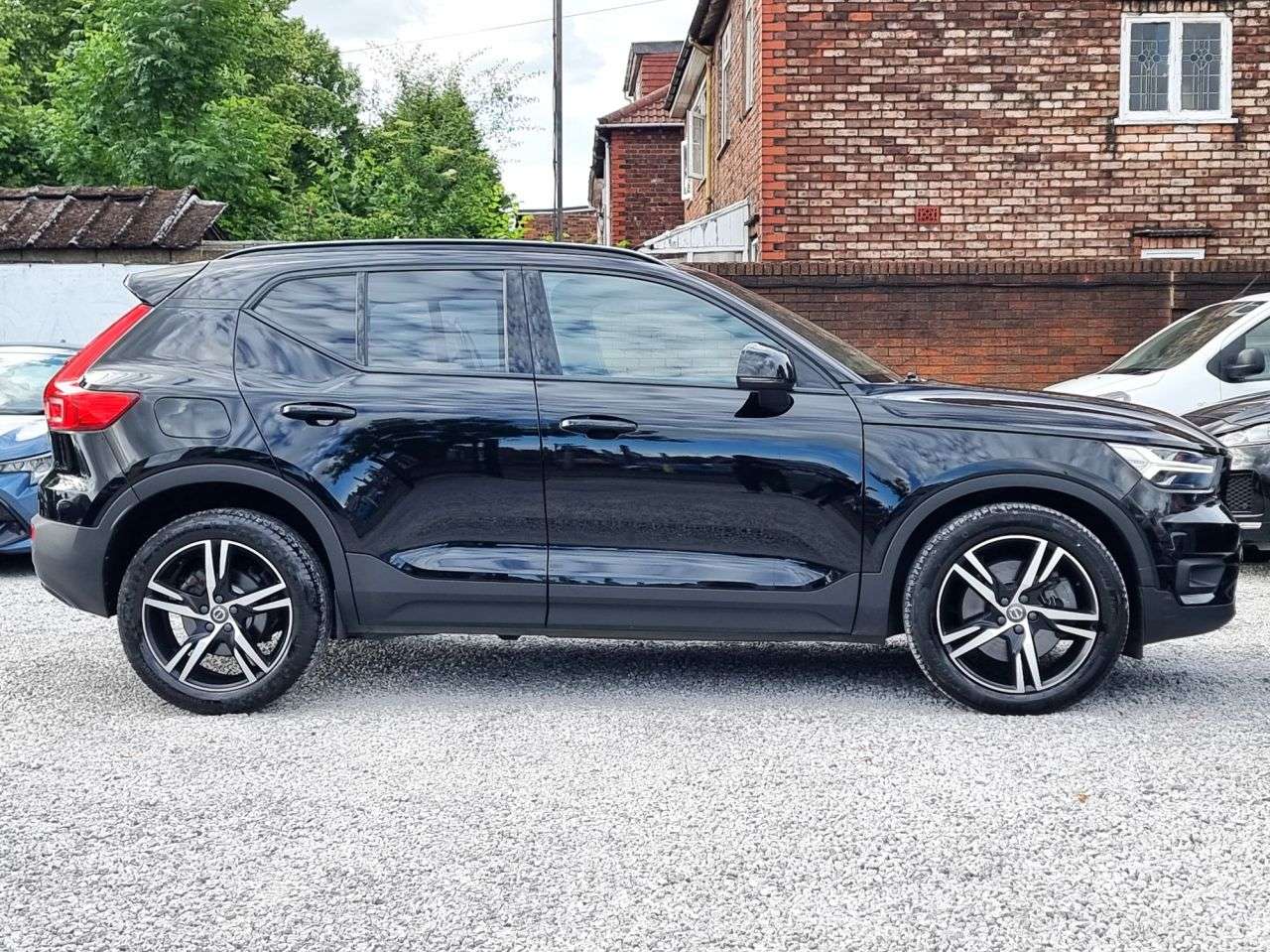 A 2021 VOLVO XC40 1.5h T5 Twin Engine Recharge 10.7kWh R-Design SUV 5dr Petrol Plug-in Hybrid A 2021 VOLVO XC40 1.5h T5 Twin Engine Recharge 10.7kWh R-Design SUV 5dr Petrol Plug-in Hybrid