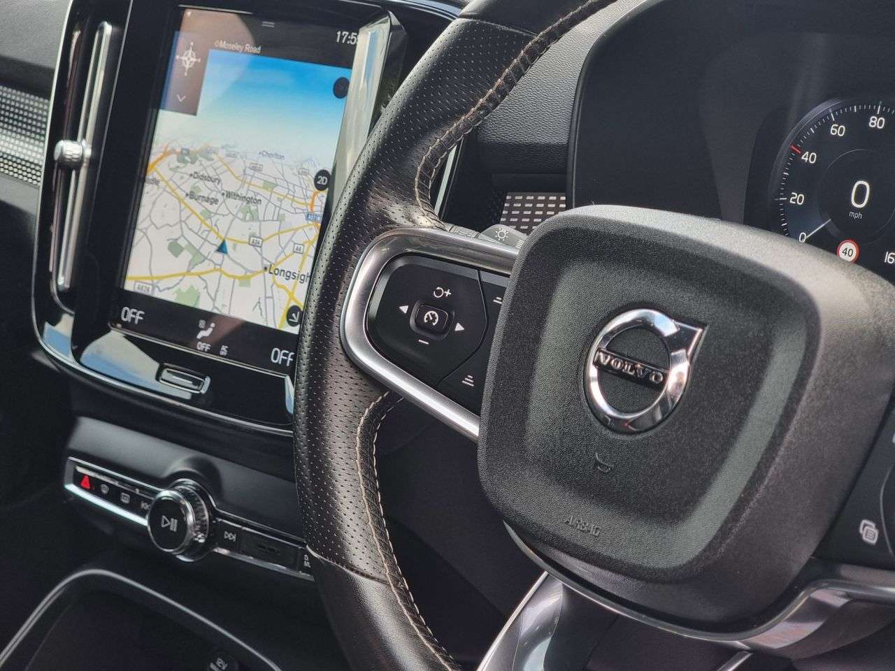 2021 VOLVO XC40 2021 VOLVO XC40
