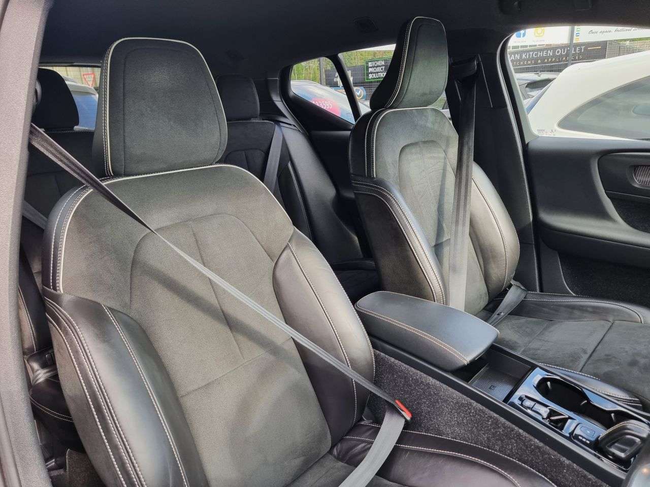 2021 VOLVO XC40 2021 VOLVO XC40