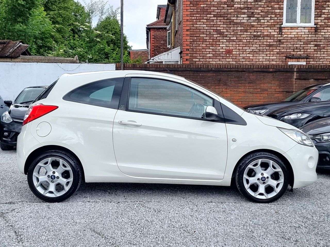 A 2014 FORD KA 1.2 Zetec Hatchback 3dr Petrol Manual Euro 5 (s/s) (69 ps) A 2014 FORD KA 1.2 Zetec Hatchback 3dr Petrol Manual Euro 5 (s/s) (69 ps)