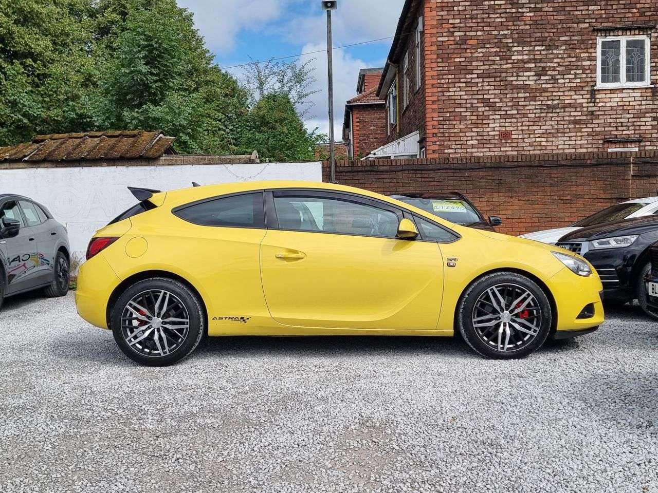 A 2014 VAUXHALL ASTRA GTC 1.4T SRi Coupe 3dr Petrol Manual Euro 5 (s/s) (140 ps) A 2014 VAUXHALL ASTRA GTC 1.4T SRi Coupe 3dr Petrol Manual Euro 5 (s/s) (140 ps)