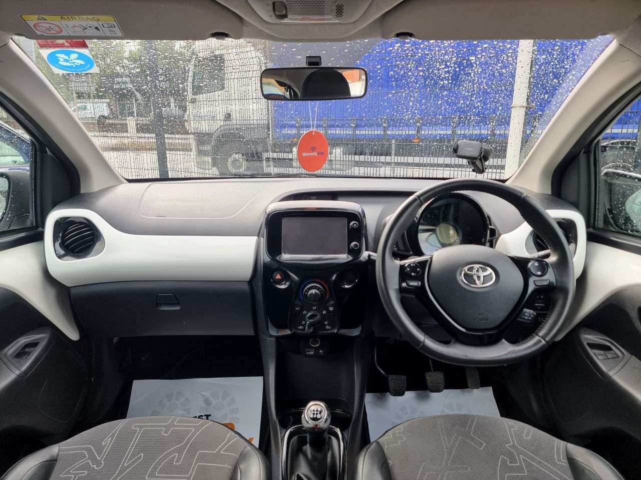 A 2014 TOYOTA AYGO 1.0 VVT-i x-pression Hatchback 5dr Petrol Manual Euro 5 Euro 5 (68 ps) A 2014 TOYOTA AYGO 1.0 VVT-i x-pression Hatchback 5dr Petrol Manual Euro 5 Euro 5 (68 ps)