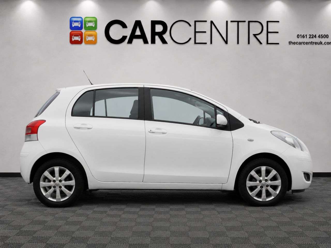 A 2011 TOYOTA YARIS 1.0 VVT-i T Spirit Hatchback 5dr Petrol Manual Euro 5 (69 ps) A 2011 TOYOTA YARIS 1.0 VVT-i T Spirit Hatchback 5dr Petrol Manual Euro 5 (69 ps)