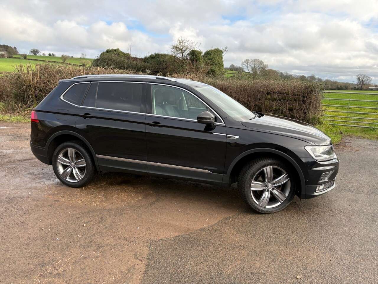 A 2021 VOLKSWAGEN TIGUAN ALLSPACE 2.0 TDI Match SUV 5dr Diesel Manual Euro 6 (s/s) (150 ps) dashcam USB Carpl A 2021 VOLKSWAGEN TIGUAN ALLSPACE 2.0 TDI Match SUV 5dr Diesel Manual Euro 6 (s/s) (150 ps) dashcam USB Carpl